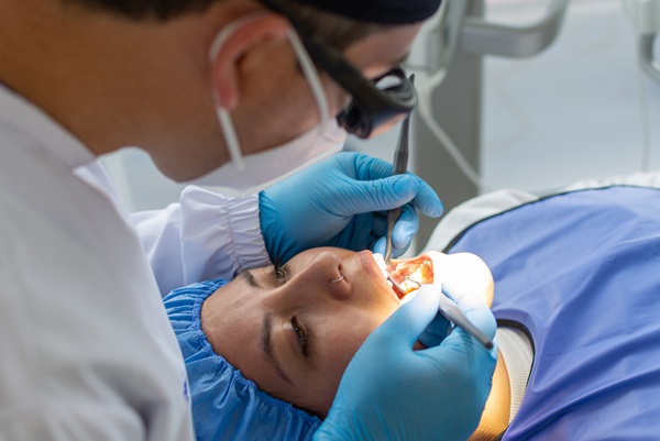 When You Should Consider Visiting An Emergency Dentist